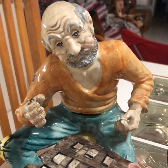 Vintage Derelect cardplayer collectible ceramic sculpture. - Picture 2 of 12